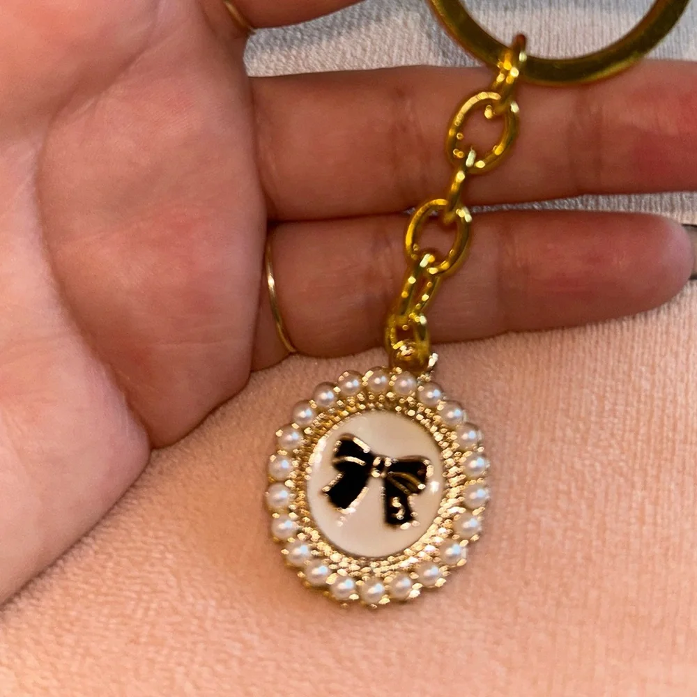 Coquette 🎀 Keychain - Picture 2 of 4